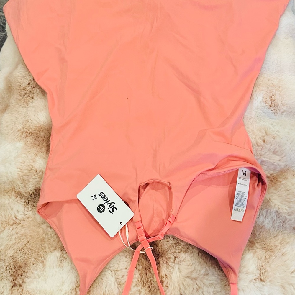 NWT Women size medium Styles athletic dress in Coral - Picture 5 of 5